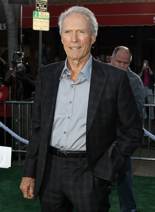 Clint Eastwood eroe nella vita reale. Salva un uomo dal soffocamento Clint Eastwood eroe nella vita reale. Salva un uomo dal soffocamento