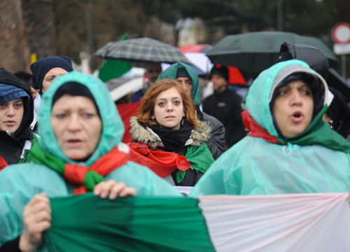 I “forconi” sulla Piramide Cestia. Corteo flop, tensioni e saluti romani