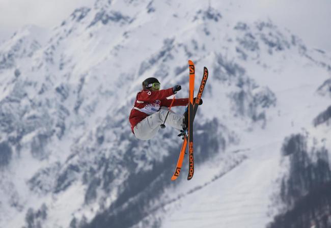Freestyle show, la 19enne canadese d’oro, i voli le cadute e… FOTO