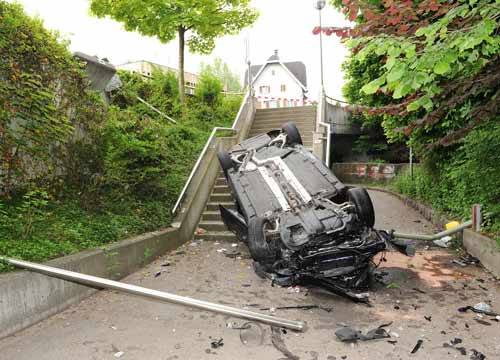 Scende dall’auto sull’A1: uomo travolto e decapitato da un camion Scende dall’auto sull’A1: uomo travolto e decapitato da un camion
