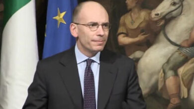VIDEO: Letta mostra documento: “Impegno Italia”