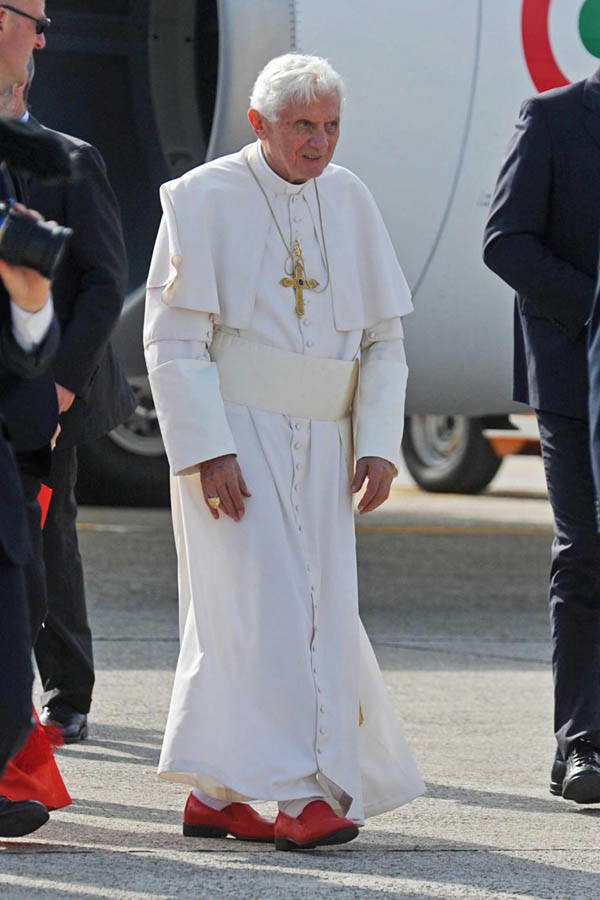 Ratzinger fu “spinto” a lasciare? Le sue dimissioni non sono valide Ratzinger fu “spinto” a lasciare? Le sue dimissioni non sono valide