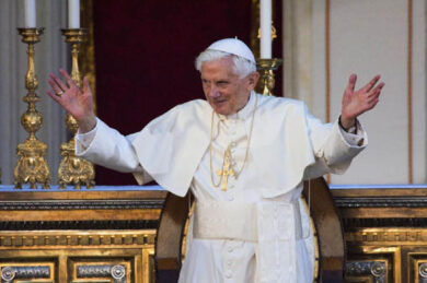 Ratzinger fu “spinto” a lasciare? Le sue dimissioni non sono valide