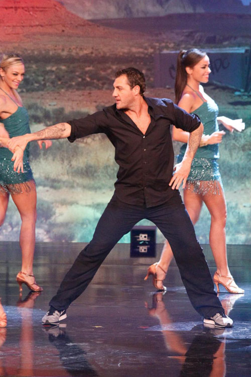 Vieri, da ballerino a mister: “Anche se il corso non serve a un c…” Vieri, da ballerino a mister: “Anche se il corso non serve a un c…”