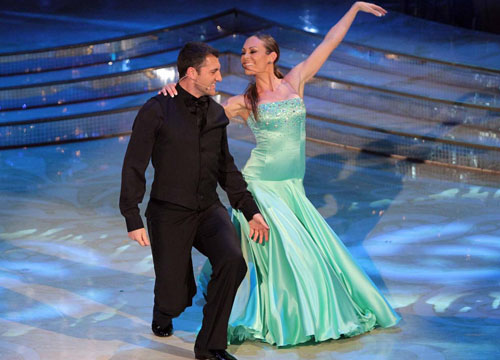 Vieri, da ballerino a mister: “Anche se il corso non serve a un c…” Vieri, da ballerino a mister: “Anche se il corso non serve a un c…”