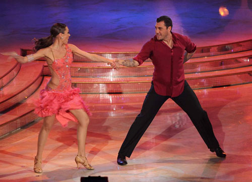 Vieri, da ballerino a mister: “Anche se il corso non serve a un c…” Vieri, da ballerino a mister: “Anche se il corso non serve a un c…”