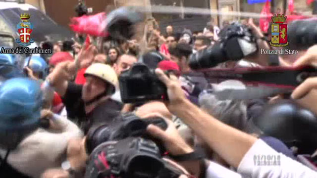Lottano per la casa: 17 arresti. Scoppia la protesta dei movimenti Lottano per la casa: 17 arresti. Scoppia la protesta dei movimenti