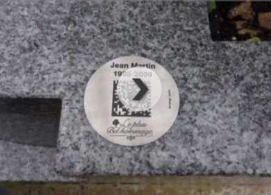 VIDEO: QR code sulle lapidi e altre app: il business della morte 2.0