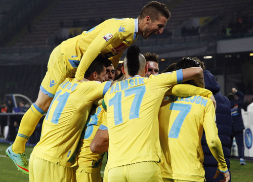 Tv, boom di ascolti per Napoli-Roma: nuovo crollo per Paragone su La7 Tv, boom di ascolti per Napoli-Roma: nuovo crollo per Paragone su La7