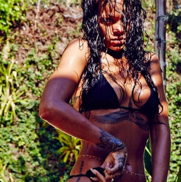 Rihanna ha rischiato la bancarotta: fa causa ai suoi contabili Rihanna ha rischiato la bancarotta: fa causa ai suoi contabili