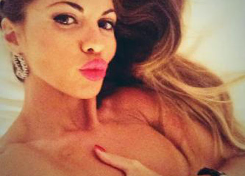 Selfie senza veli per Barbara Guerra: l’autoscatto fa impazzire i fan Selfie senza veli per Barbara Guerra: l’autoscatto fa impazzire i fan