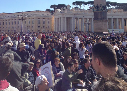 I fidanzati di Franceso. In 30mila a San Pietro con il Papa I fidanzati di Franceso. In 30mila a San Pietro con il Papa
