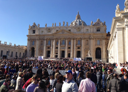I fidanzati di Franceso. In 30mila a San Pietro con il Papa I fidanzati di Franceso. In 30mila a San Pietro con il Papa