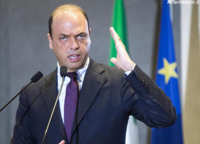I paletti di Alfano su Renzi? Un modo per tenersi il Viminale