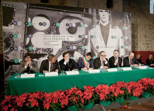 I paletti di Alfano su Renzi? Un modo per tenersi il Viminale I paletti di Alfano su Renzi? Un modo per tenersi il Viminale