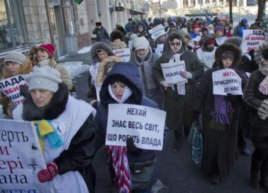 Ucraina, segnale di distensione. Manifestanti evacuano il municipio occupato