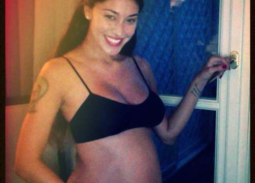 Belen e Stefano a letto: la foto che fa impazzire i fans