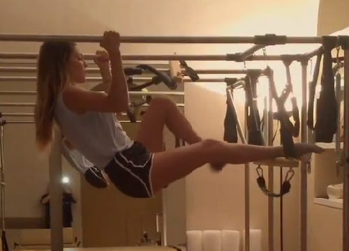 Belen e Stefano a letto: la foto che fa impazzire i fans