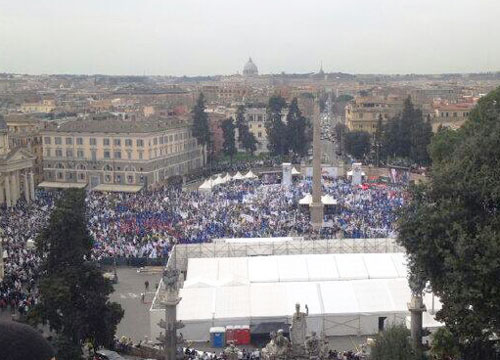 Gli imprenditori vanno in guerra. L’ira sfila in Piazza del Popolo Gli imprenditori vanno in guerra. L’ira sfila in Piazza del Popolo