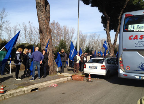 Gli imprenditori vanno in guerra. L’ira sfila in Piazza del Popolo Gli imprenditori vanno in guerra. L’ira sfila in Piazza del Popolo