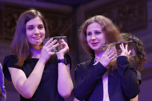 Arrestate due Pussy Riot a Sochi. Luxuria è ripartita per l’Italia Arrestate due Pussy Riot a Sochi. Luxuria è ripartita per l’Italia