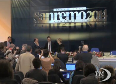 VIDEO: Sanremo, subito Ligabue. Crozza ospite dell’ultima serata