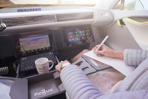 Il luogo di lavoro del futuro? E’ l’auto che si guida da sola. Foto