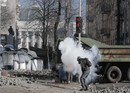 Caos Ucraina/ Scatta l'”operazione antiterrorismo”, pronto l’esercito