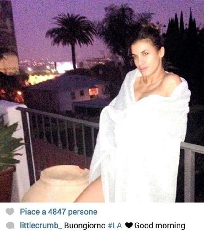 Bikini esplosivo per la Canalis: il décolleté di Elisabetta in mostra Bikini esplosivo per la Canalis: il décolleté di Elisabetta in mostra