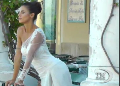 VIDEO: Elisabetta Canalis “sposa” a Capri, ma solo sul set fotografico