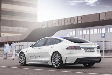 Il luogo di lavoro del futuro? E’ l’auto che si guida da sola. Foto