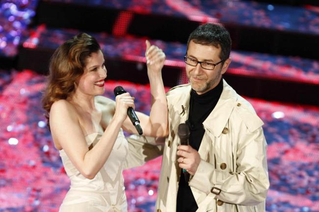 Non basta la Casta in lingerie: Sanremo giù con gli ascolti Non basta la Casta in lingerie: Sanremo giù con gli ascolti