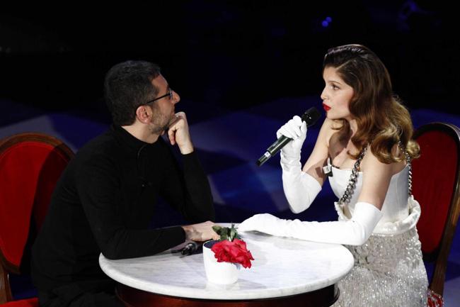 Non basta la Casta in lingerie: Sanremo giù con gli ascolti Non basta la Casta in lingerie: Sanremo giù con gli ascolti