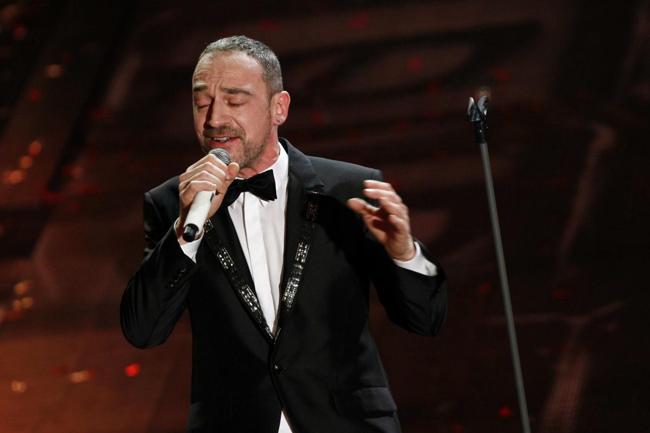 Non basta la Casta in lingerie: Sanremo giù con gli ascolti Non basta la Casta in lingerie: Sanremo giù con gli ascolti