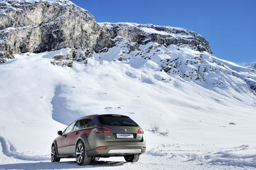 Mercato auto, fine di una dinastia: Stato e Cina entrano in Peugeot