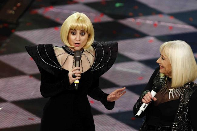 Non basta la Casta in lingerie: Sanremo giù con gli ascolti Non basta la Casta in lingerie: Sanremo giù con gli ascolti