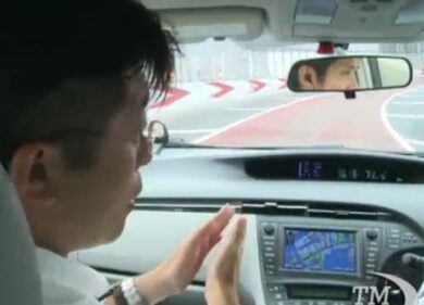 VIDEO: Toyota presenta il prototipo di un’auto con il pilota automatico