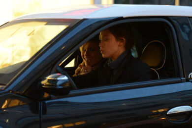 Effusioni hot per la figlia della Hunziker: i baci bollenti di Aurora