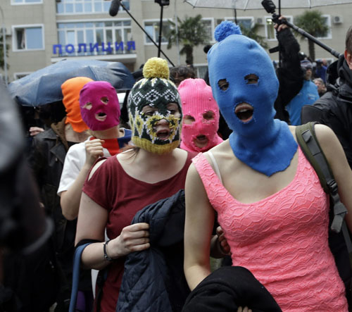 Sochi, tornano le Pussy Riot. Bernard Lévy choc: “Fermate i Giochi” Sochi, tornano le Pussy Riot. Bernard Lévy choc: “Fermate i Giochi”