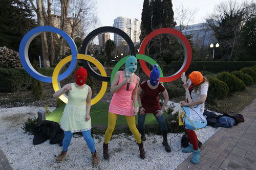 Sochi, tornano le Pussy Riot. Bernard Lévy choc: “Fermate i Giochi” Sochi, tornano le Pussy Riot. Bernard Lévy choc: “Fermate i Giochi”