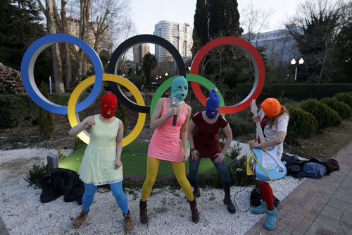 Sochi, tornano le Pussy Riot. Bernard Lévy choc: “Fermate i Giochi” Sochi, tornano le Pussy Riot. Bernard Lévy choc: “Fermate i Giochi”