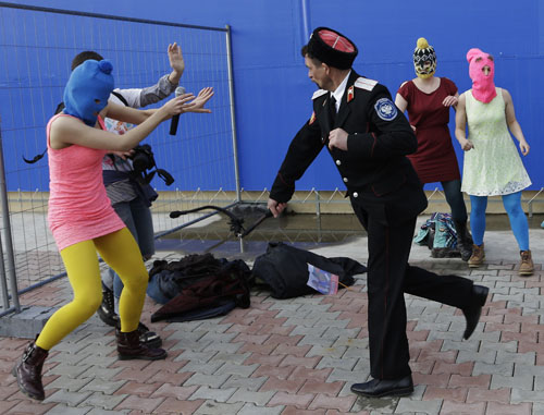 Sochi, tornano le Pussy Riot. Bernard Lévy choc: “Fermate i Giochi” Sochi, tornano le Pussy Riot. Bernard Lévy choc: “Fermate i Giochi”