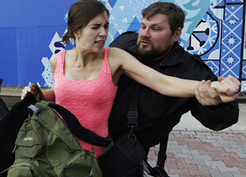 Sochi, tornano le Pussy Riot. Bernard Lévy choc: “Fermate i Giochi” Sochi, tornano le Pussy Riot. Bernard Lévy choc: “Fermate i Giochi”