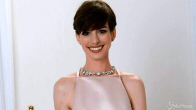 VIDEO: Oscar, Anne Hathaway consegnerà la statuetta e parte il ‘toto-abito’