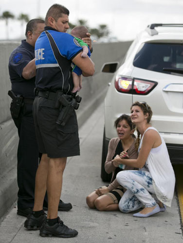 Respirazione bocca a bocca al nipotino di 5 mesi in autostrada: salvo