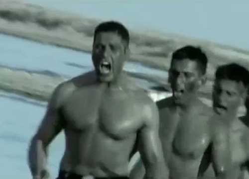 Le Forze armate cercano nuovi Marò. In divisa seducono dai manifesti