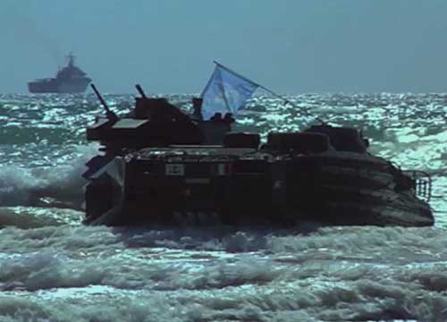 Le Forze armate cercano nuovi Marò. In divisa seducono dai manifesti