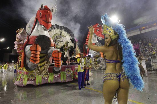 Due mln di maschere di Carnevale tossiche. Rischi per pelle e occhi Due mln di maschere di Carnevale tossiche. Rischi per pelle e occhi