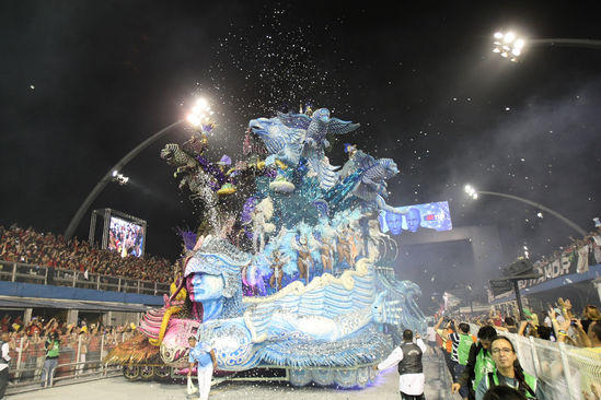 Due mln di maschere di Carnevale tossiche. Rischi per pelle e occhi Due mln di maschere di Carnevale tossiche. Rischi per pelle e occhi