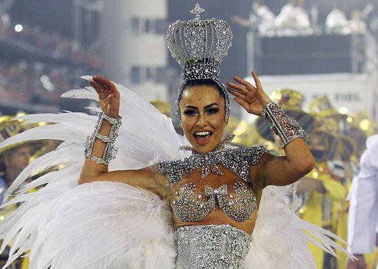 Due mln di maschere di Carnevale tossiche. Rischi per pelle e occhi Due mln di maschere di Carnevale tossiche. Rischi per pelle e occhi
